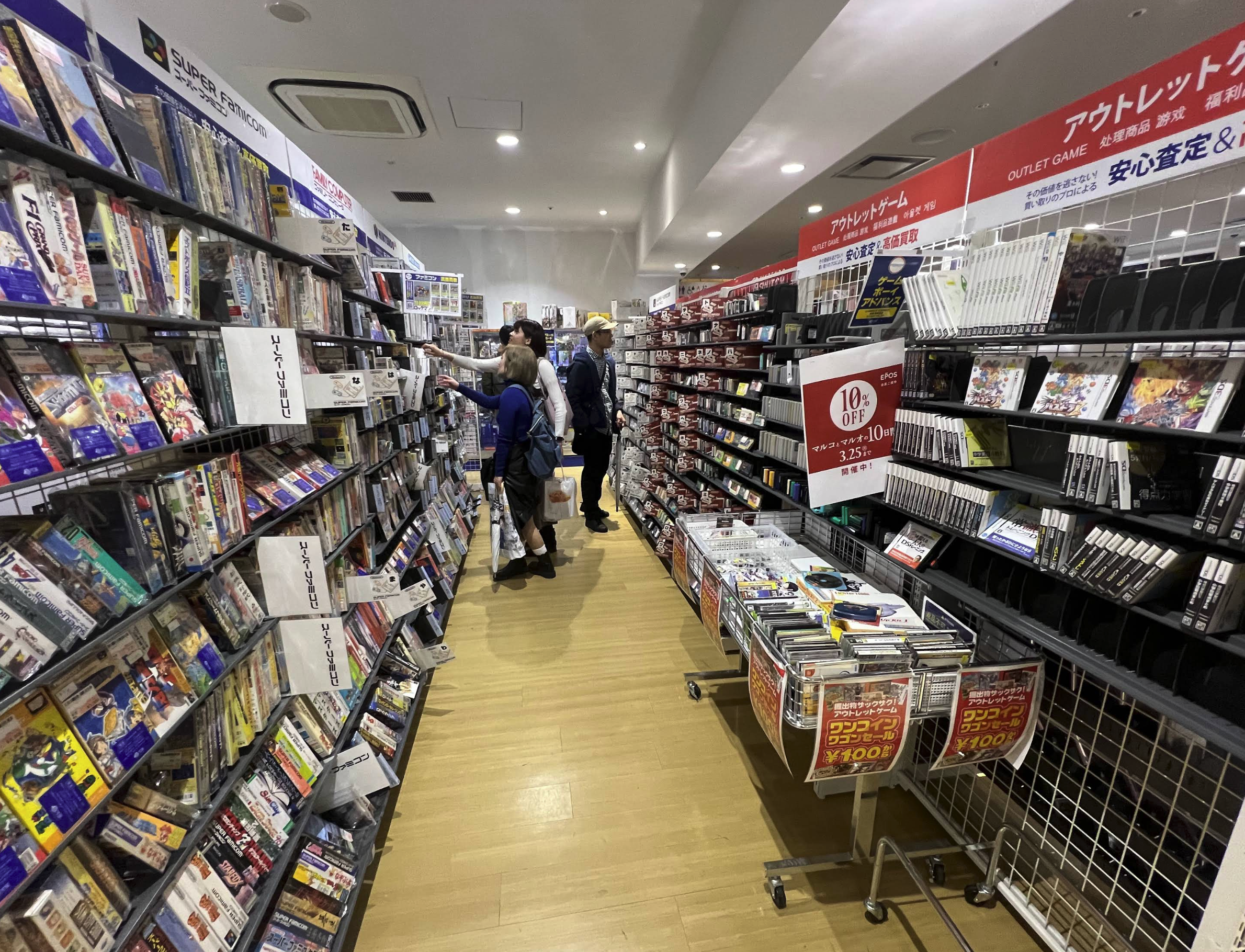 駿河屋 博多マルイ店