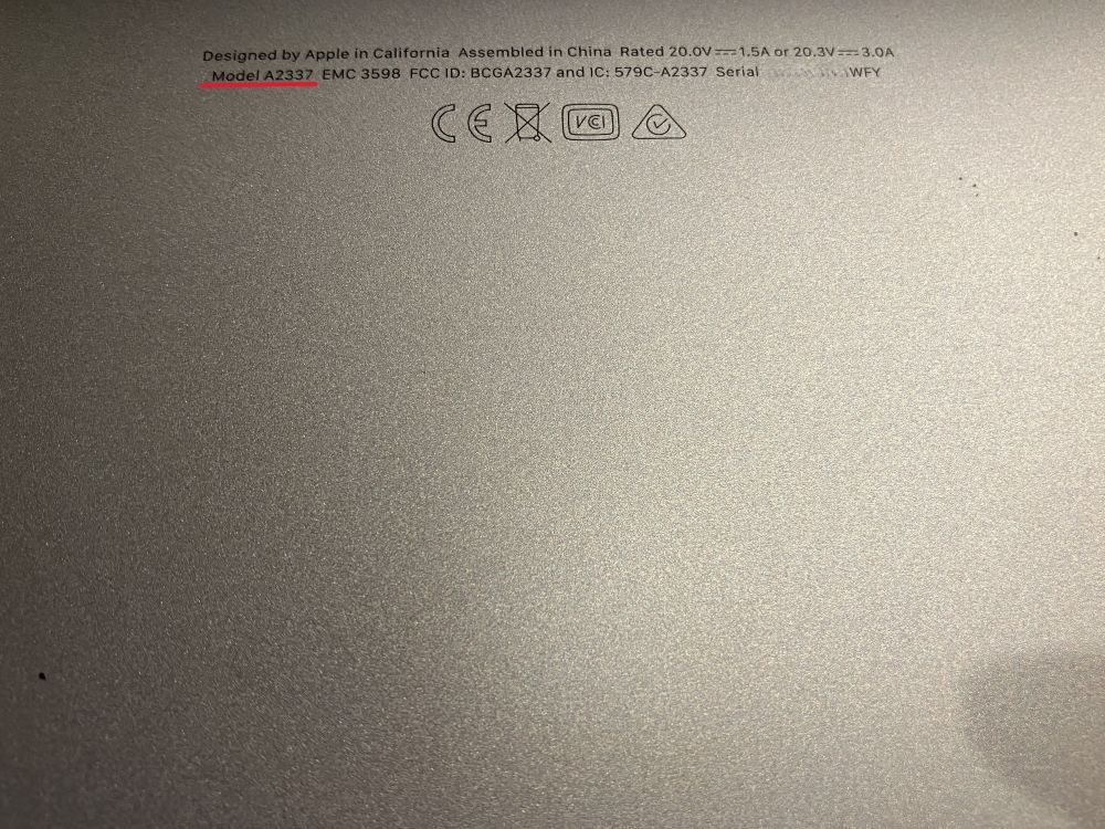 MacBook底面のAナンバー刻印位置