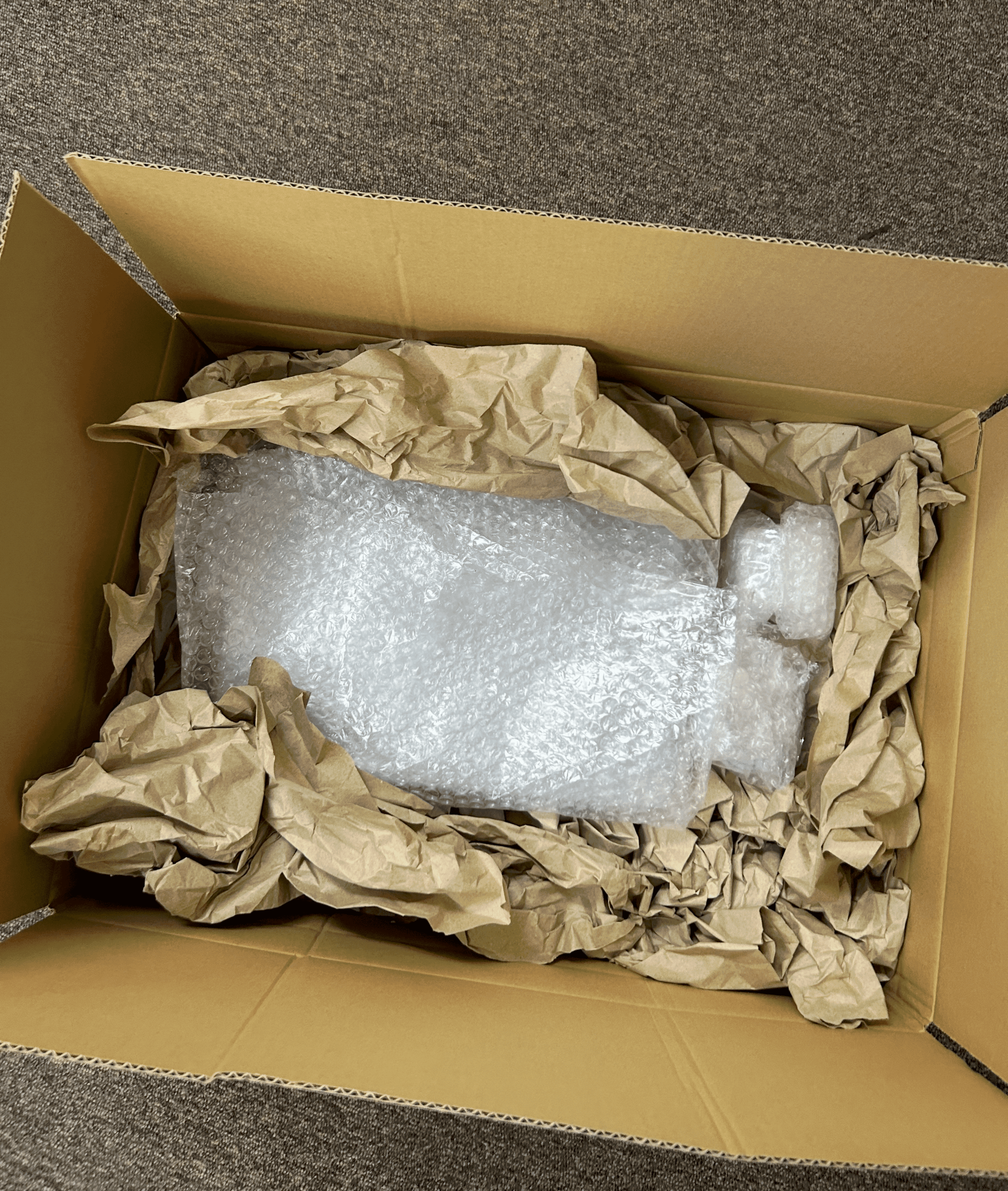 MacBook梱包 箱に入れて覆う