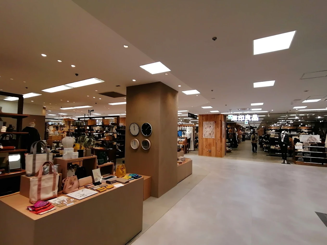 ビックカメラ 所沢駅店