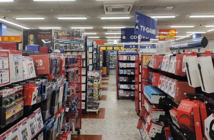 ゲオ川西山下店